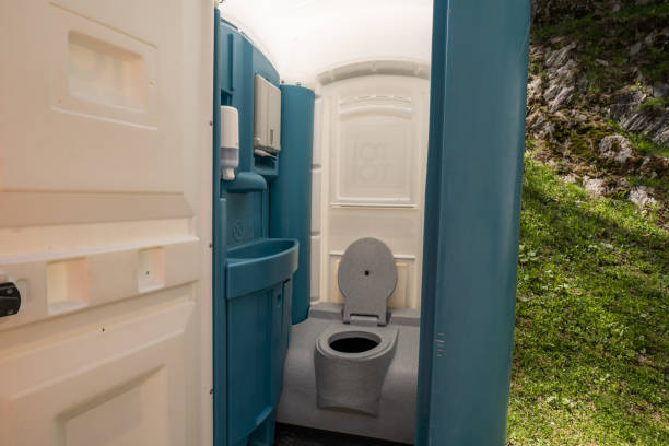 Portable Toilet Options We Offer in Tool, TX